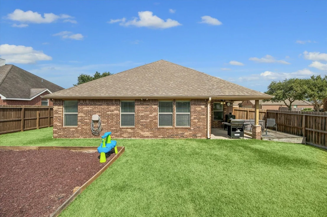 Photo of 1614 Colonial Crest Drive