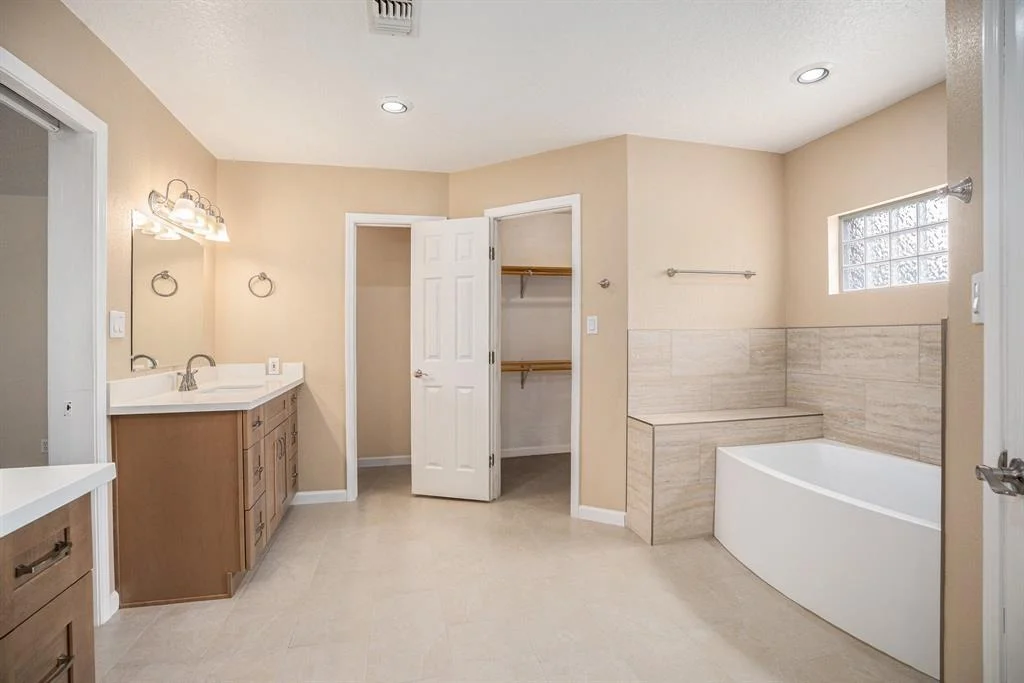 Photo of 16411 Halfmoon W