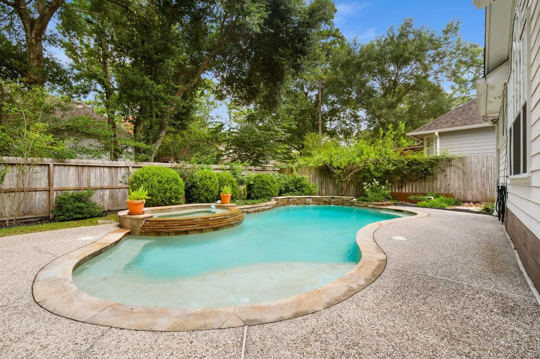 Photo of 15 S Piney Plains Circle