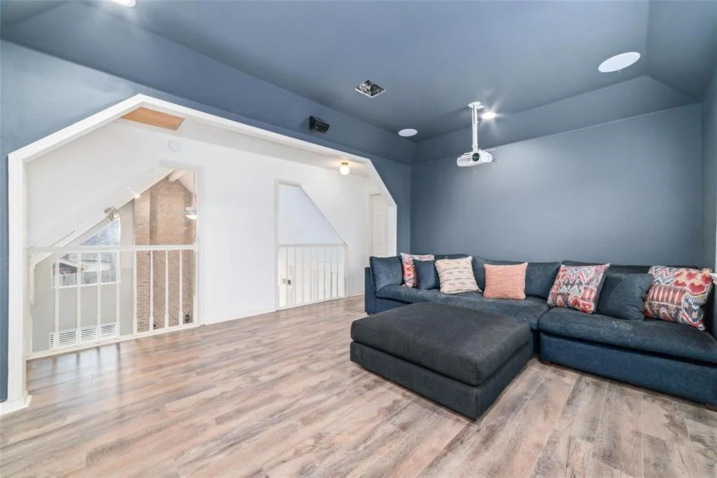 Photo of 6231 Oak Pass Drive