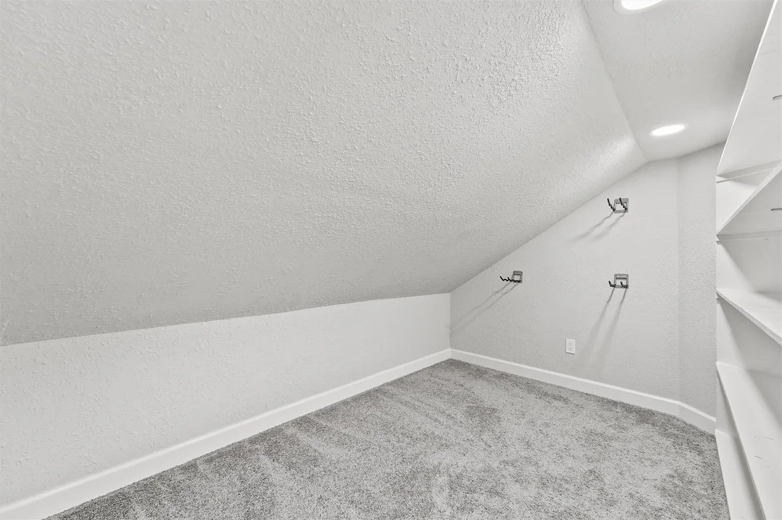 Photo of 1700 Twin Oaks Circle