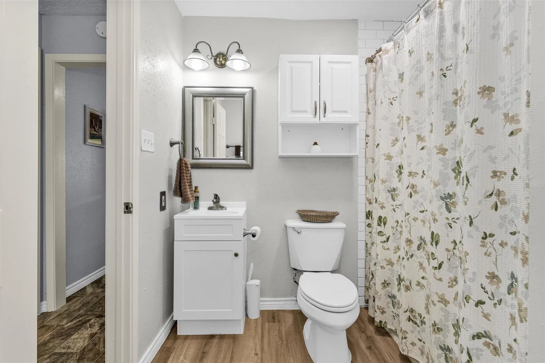 Photo of 8422 Oakhaven Road