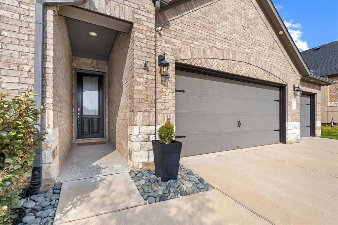 Photo of 443 Stonebrook Lane