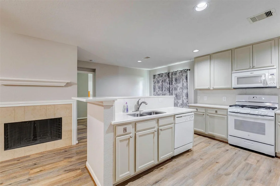 Photo of 15214 Thistle Rock Lane