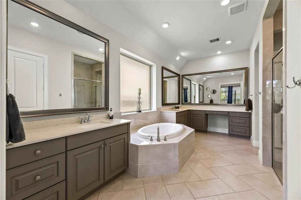 Photo of 907 Falcon Hollow Lane