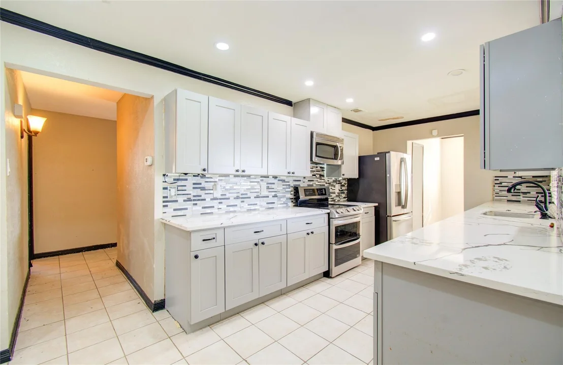 Photo of 8014 Streamside Drive