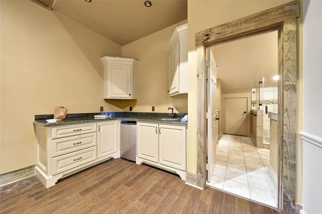 Photo of 1147 Thornton Road