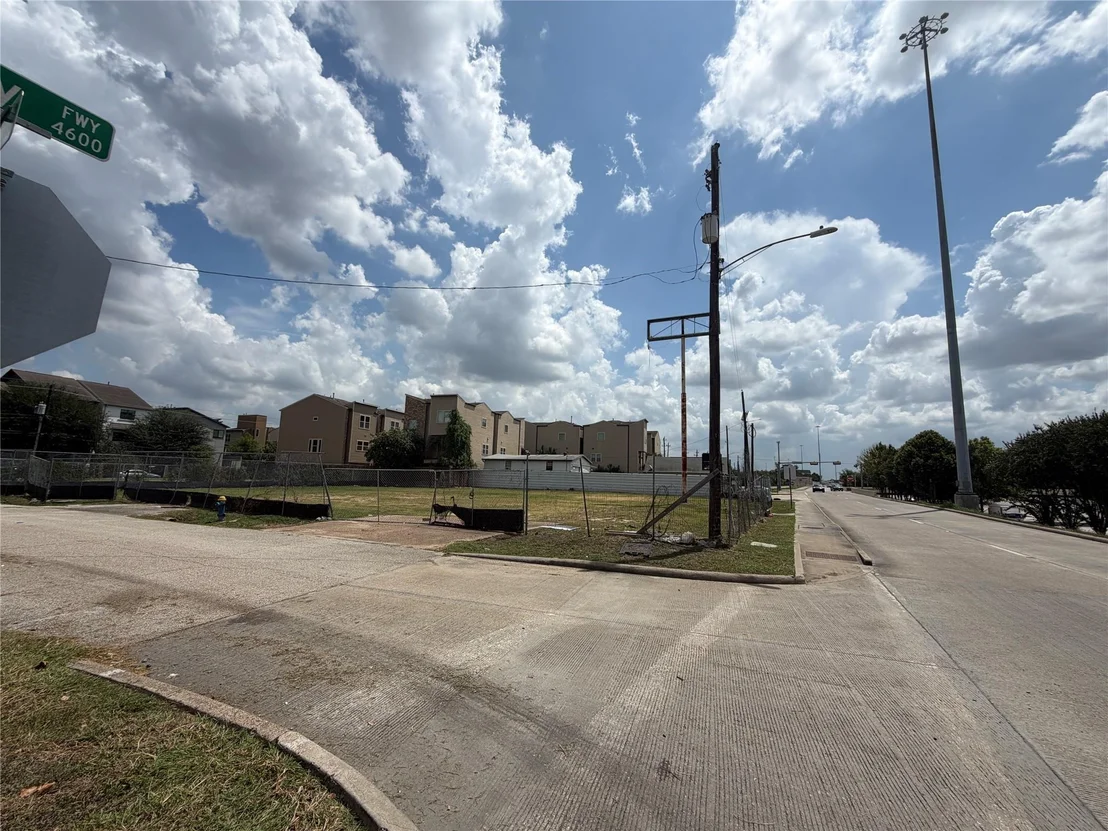 Photo of 4512 Katy Freeway