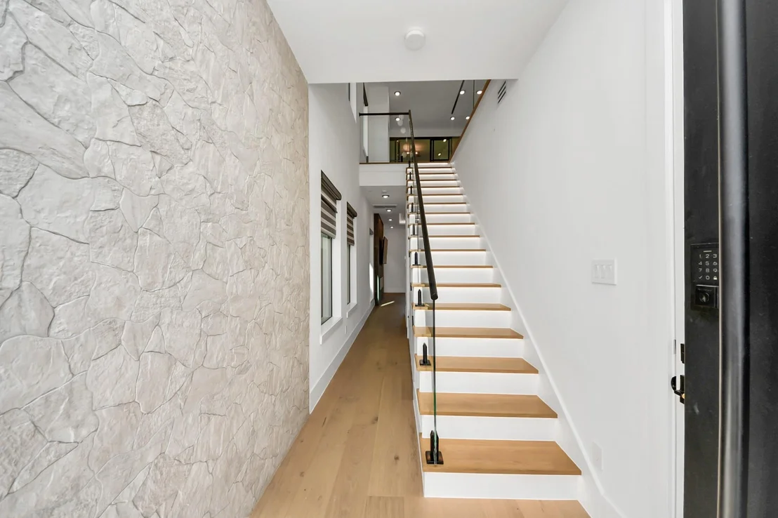 Photo of 615 Rolling Oaks