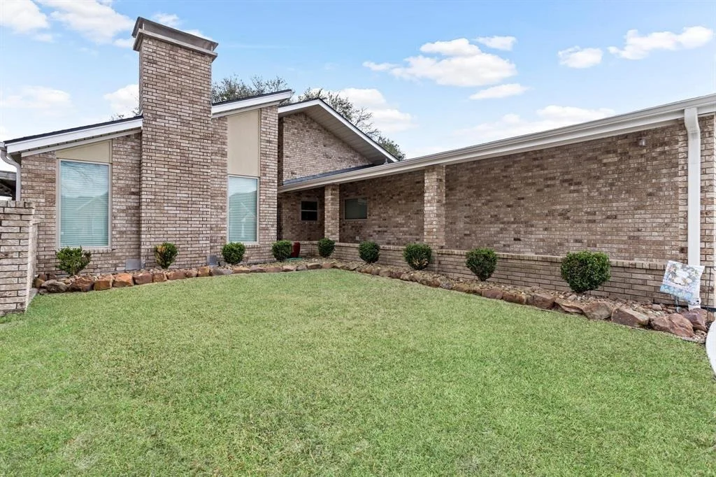 Photo of 7924 Golfhill Drive