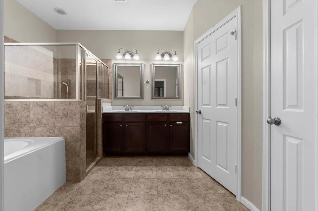 Photo of 984 Arbor Glen