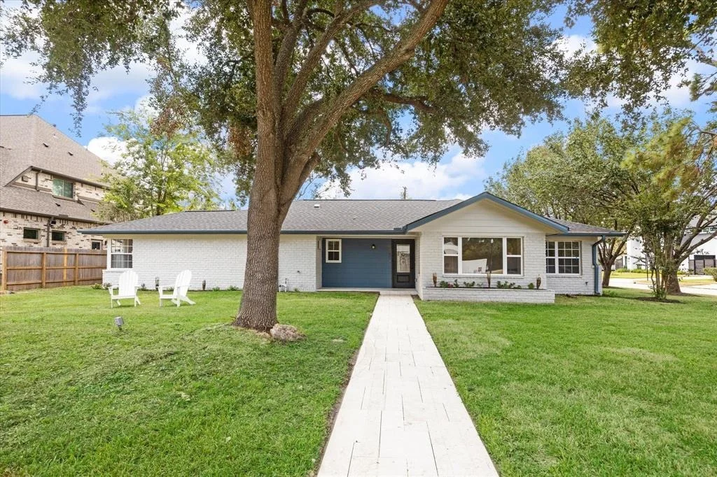 Photo of 8721 Westview Drive