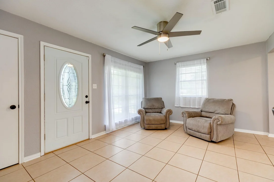 Photo of 108 Avenue E