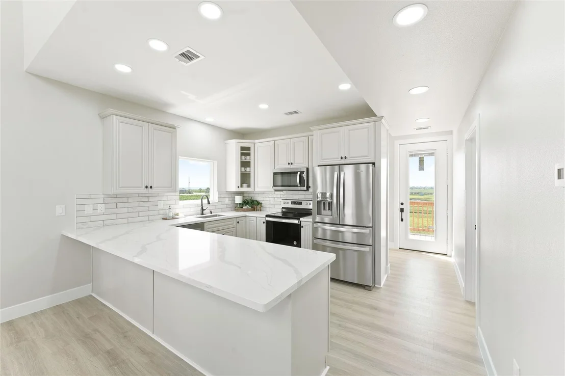 Photo of 230 Bay Avenue