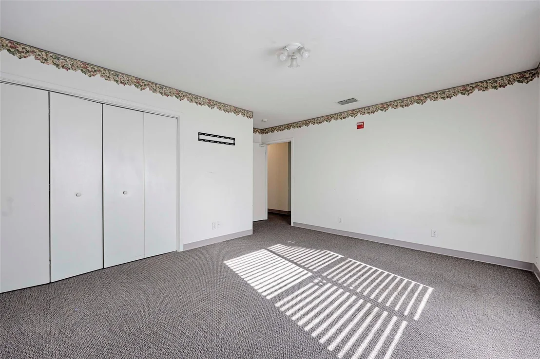 Photo of 122 Ave E