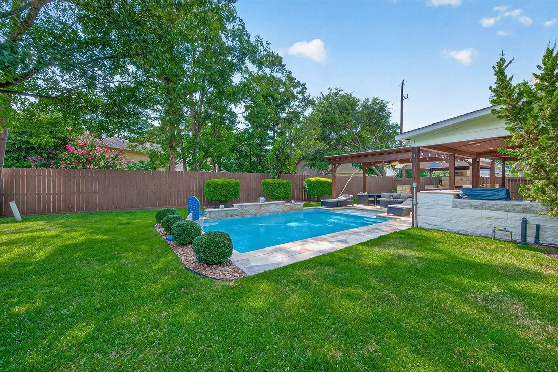 Photo of 16027 Charterstone Drive
