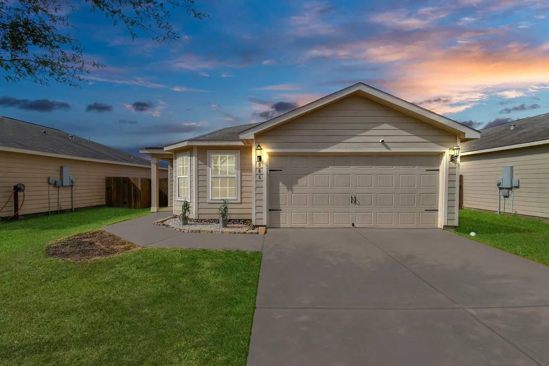 Photo of 985 Lake View Circle W