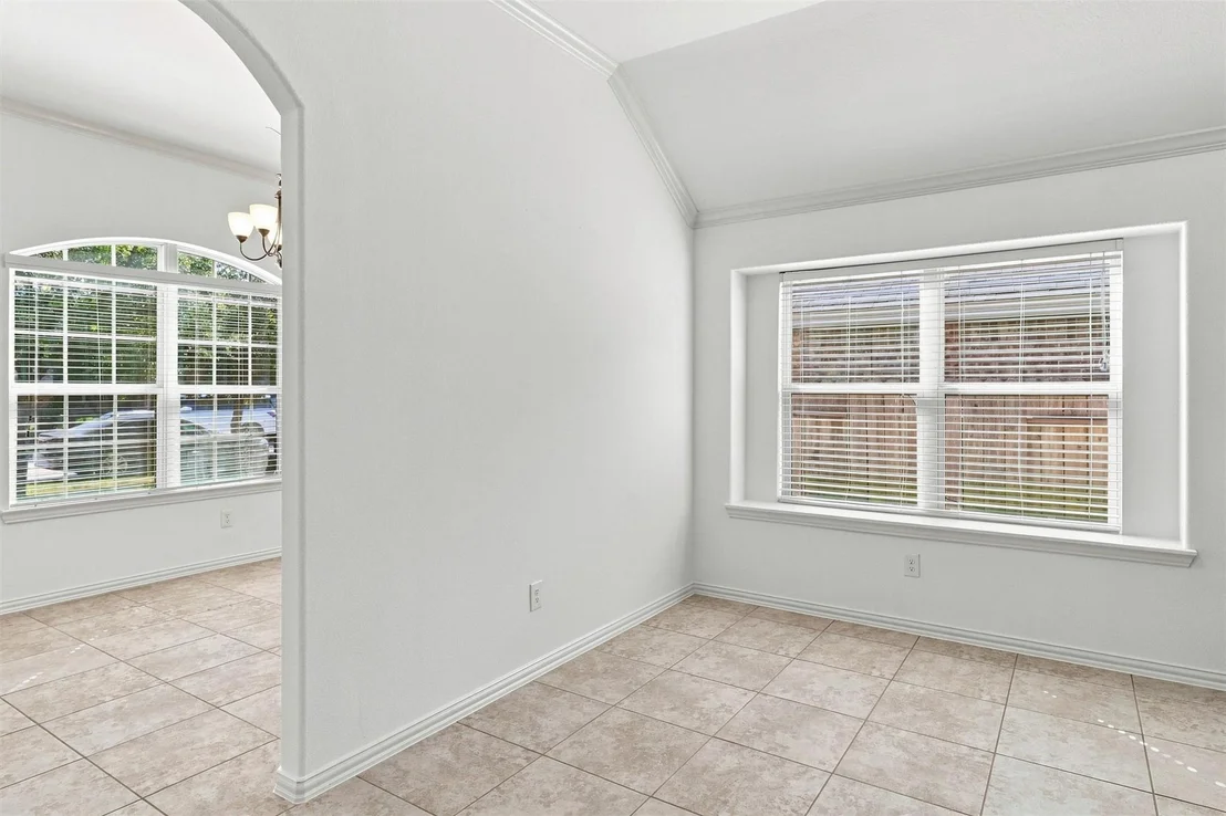 Photo of 637 Maple Point Drive E