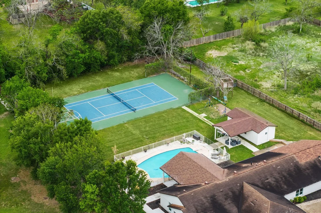 Photo of 8800 Brae Acres Road
