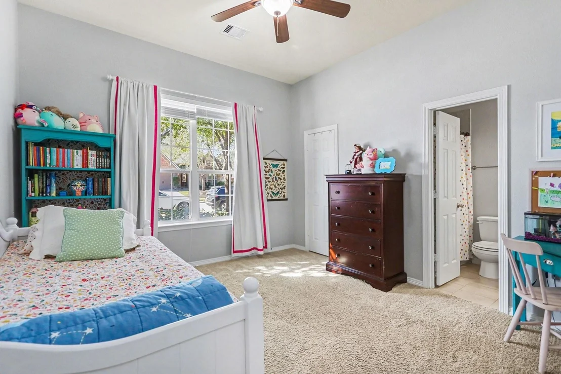 Photo of 27006 Cliff Pointe Lane