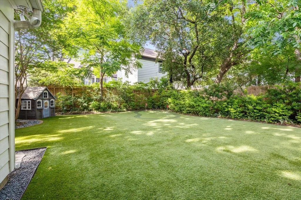 Photo of 2618 Sunset Boulevard