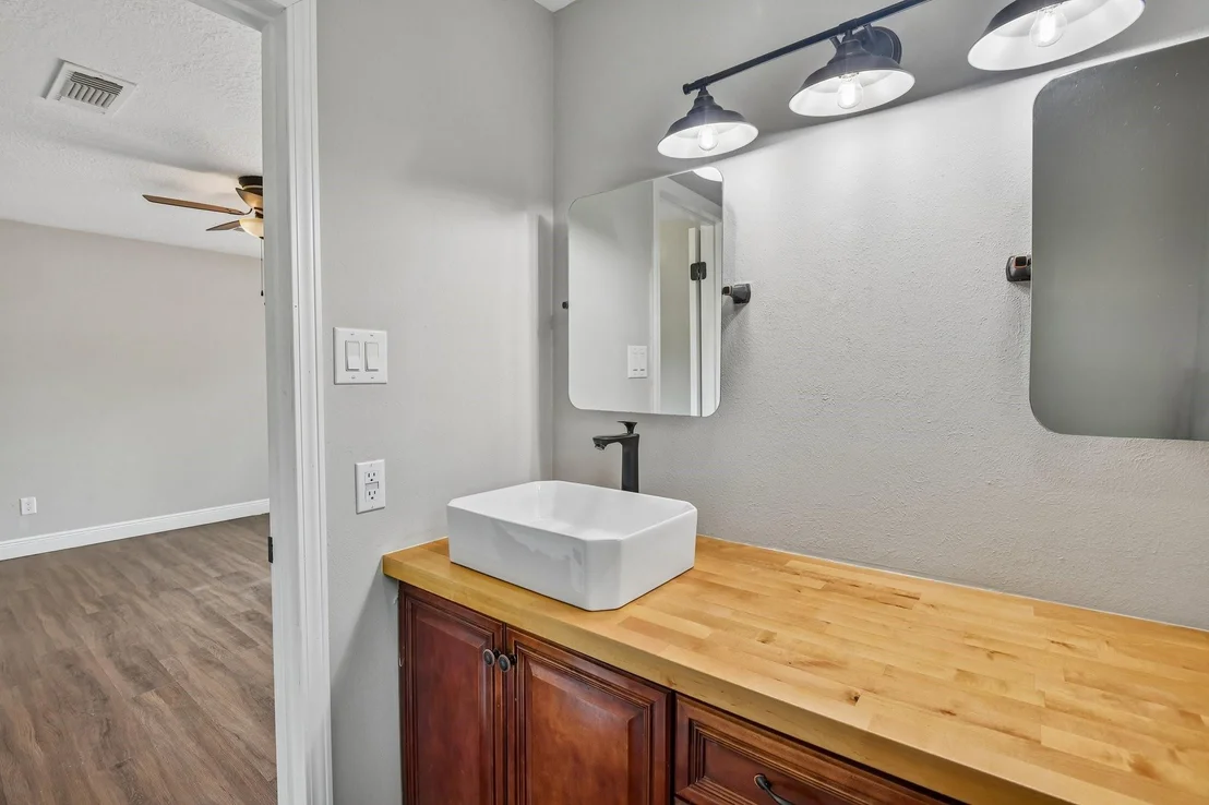 Photo of 2703 Shady Lane