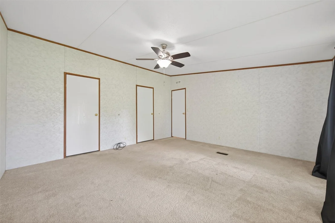 Photo of 121 E Oak Shadows