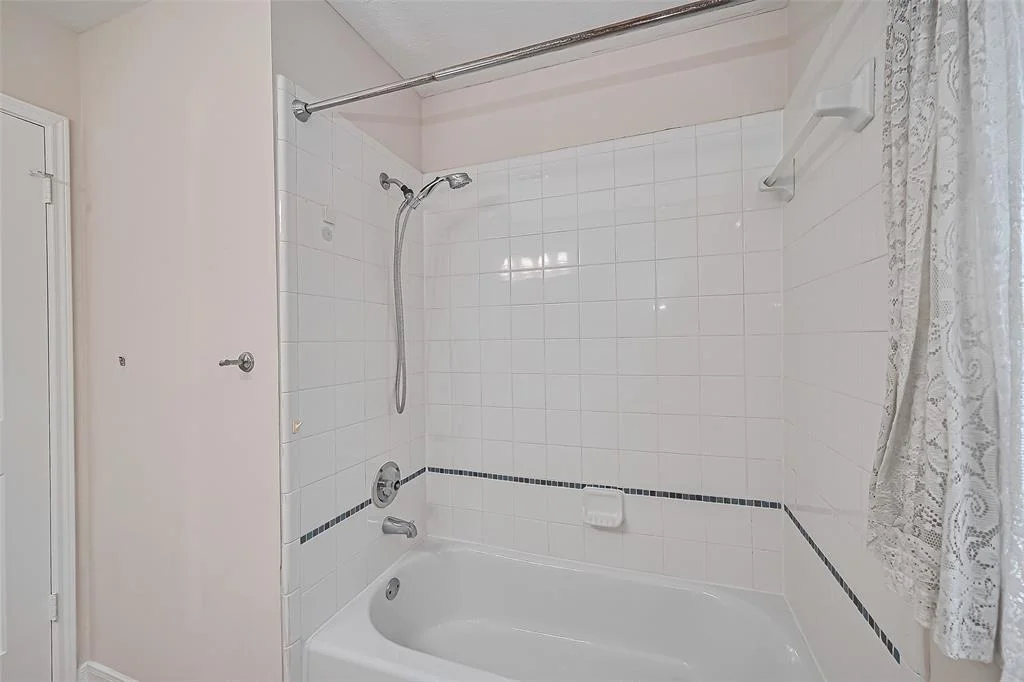 Photo of 1327 W Forest Drive