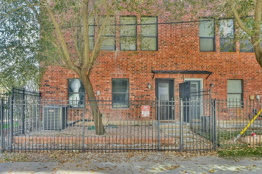 Photo of Unit A at 2422 Navigation Boulevard