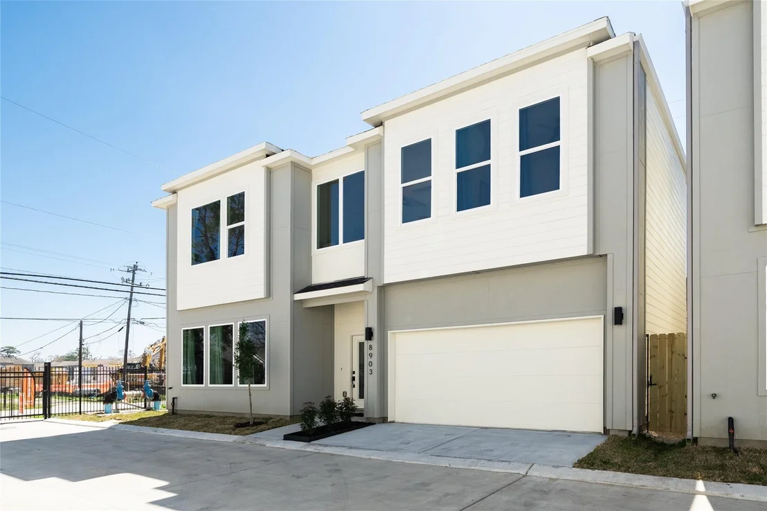 Photo of 8917 Knoll Branch Drive