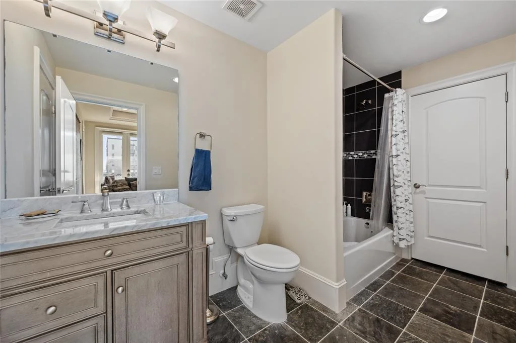 Photo of Unit E at 1700 Sunset Boulevard