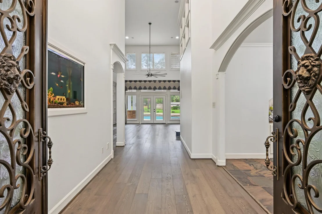 Photo of 10933 Lake Forest Drive