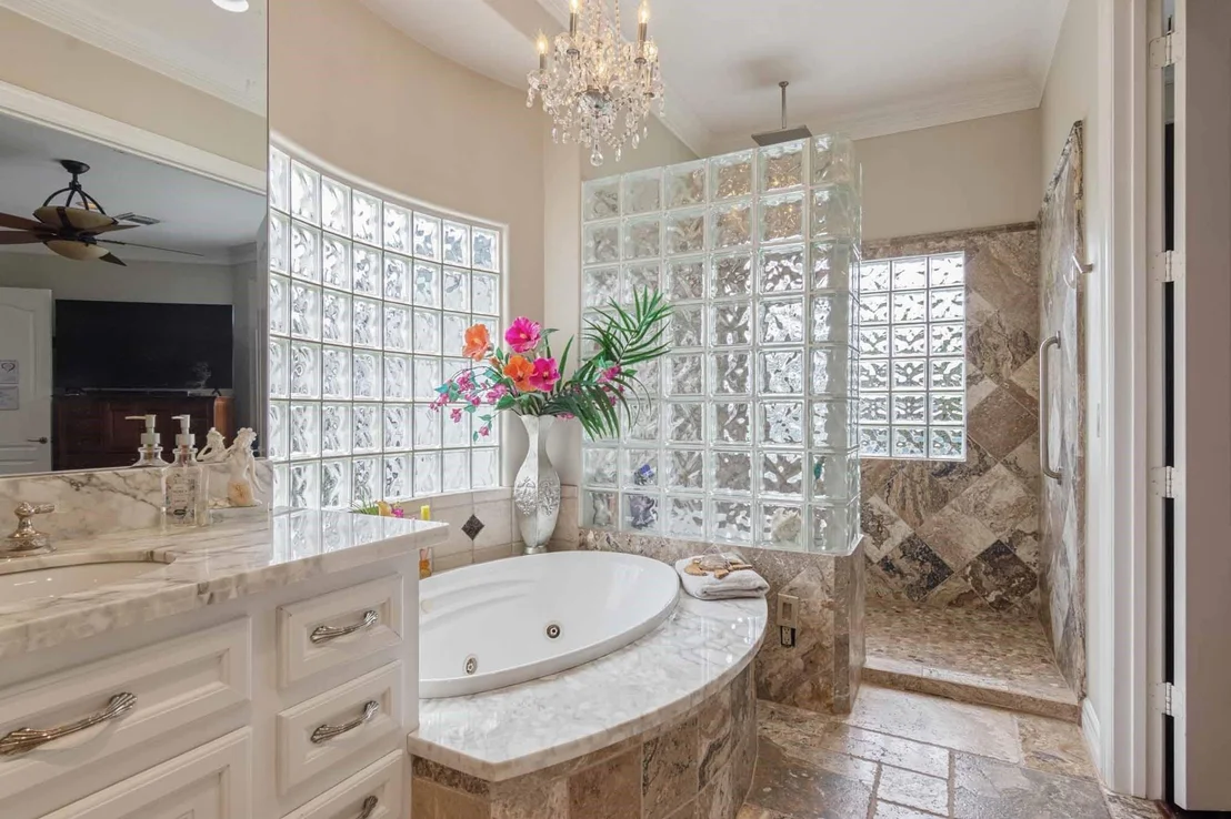 Photo of 537 Villa Drive