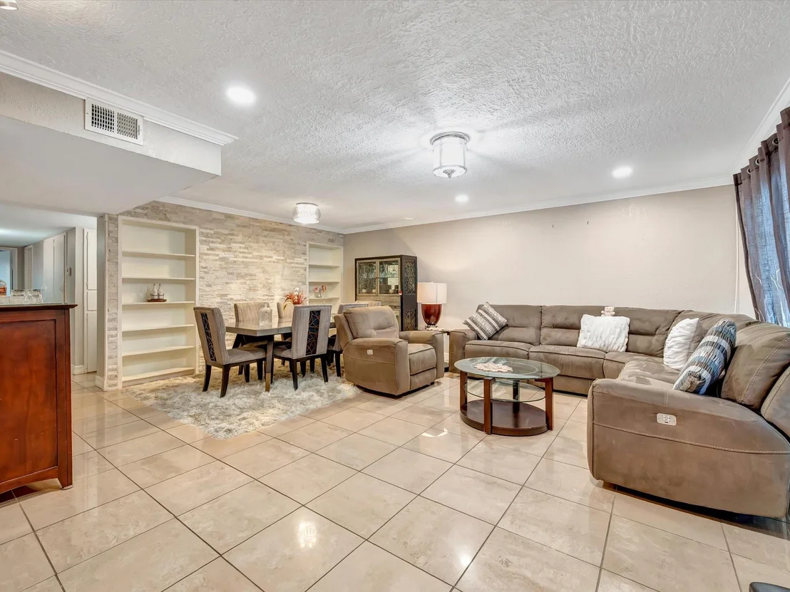 Photo of 1615 Redway Lane