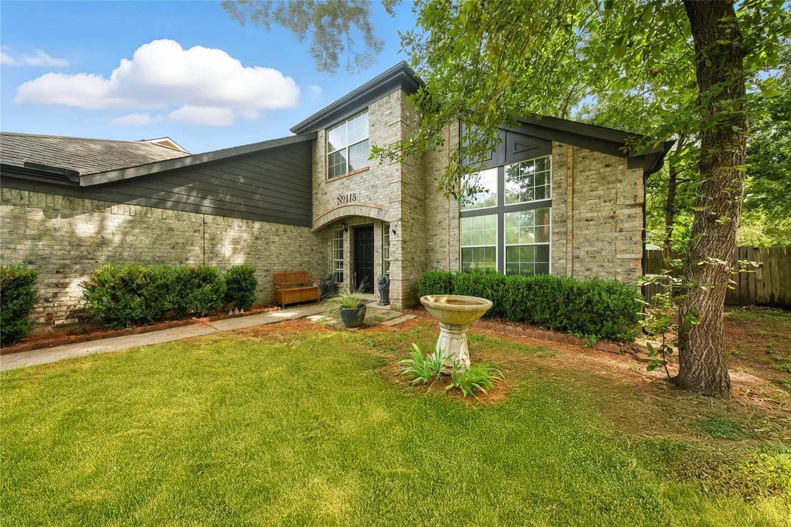 Photo of 115 Regency Way
