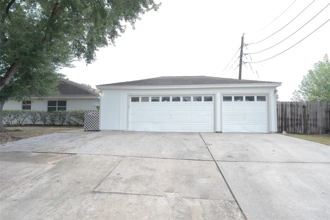 Photo of 15931 Boulder Oaks Drive