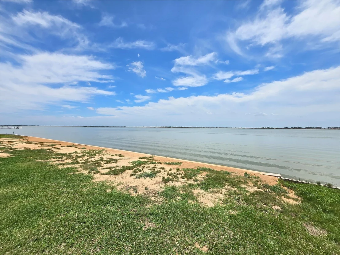 Photo of 2182 W Bayshore Drive