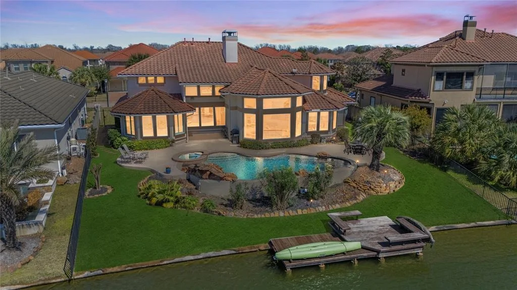 Photo of 18919 Crescent Bay Drive