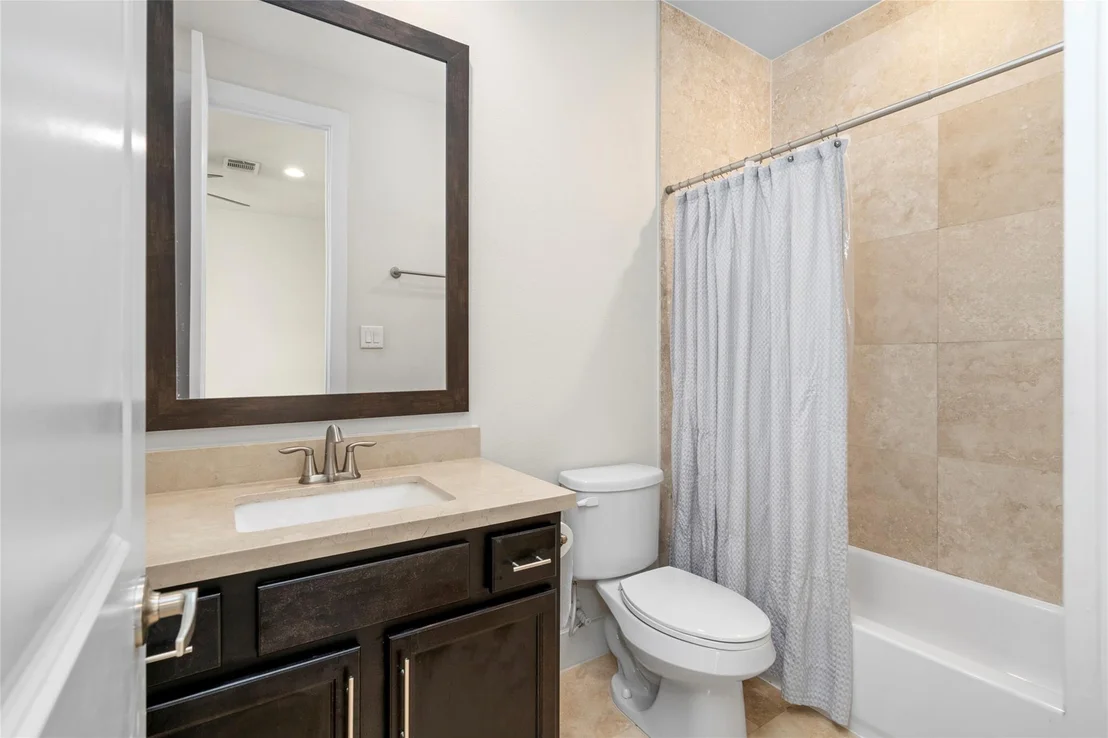 Photo of Unit E at 2609 Riverside Drive