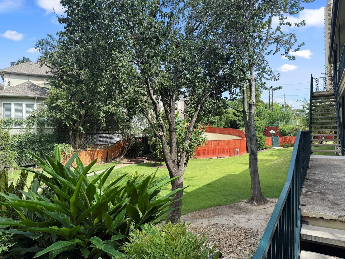 Photo of Unit 75 at 800 Post Oak Boulevard