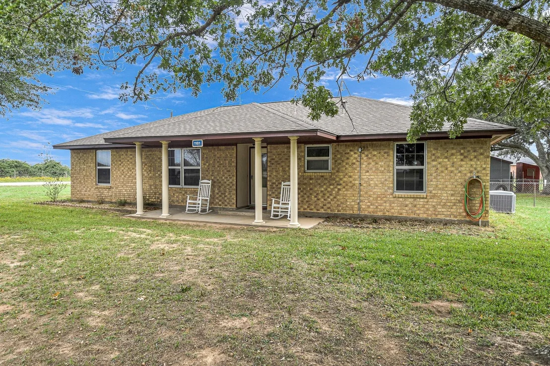 Photo of 1181 Schmidt Road