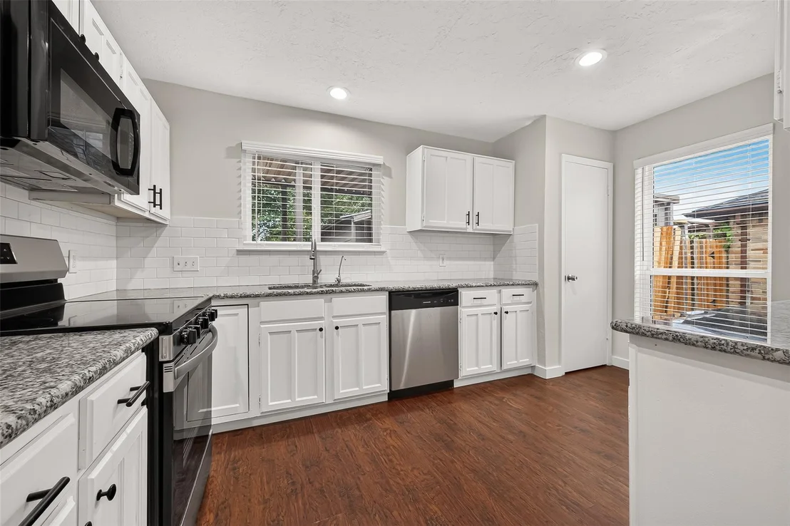 Photo of 9523 Riverside Lodge Drive