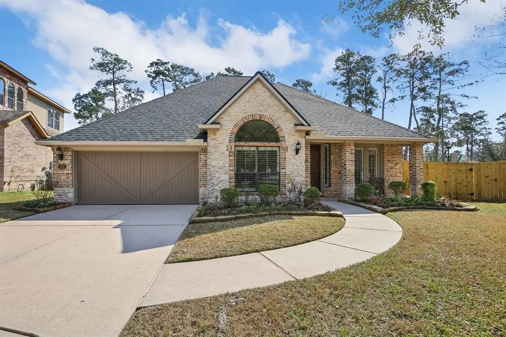 Photo of 105 E Silverwood Ranch Estate