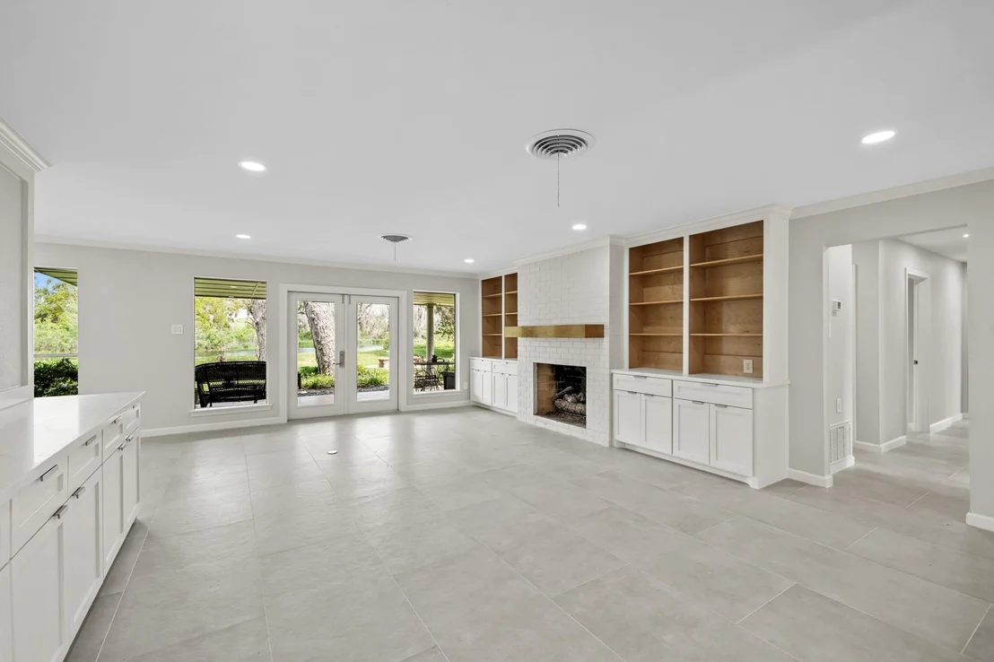 Photo of 2261 Riverside Drive