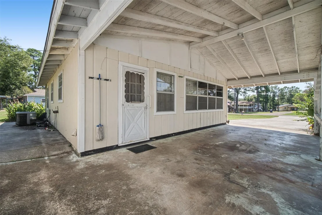Photo of 384 Lakeview Drive