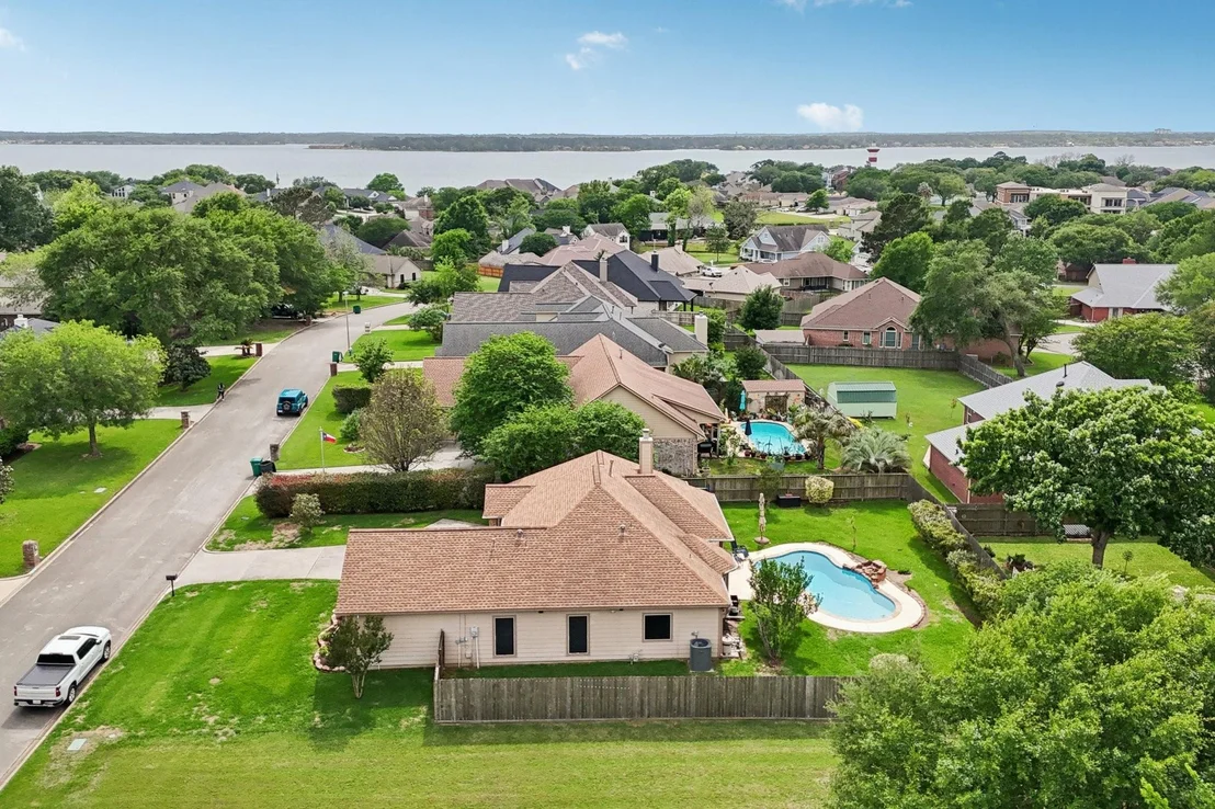 Photo of 7187 Edgewater Drive