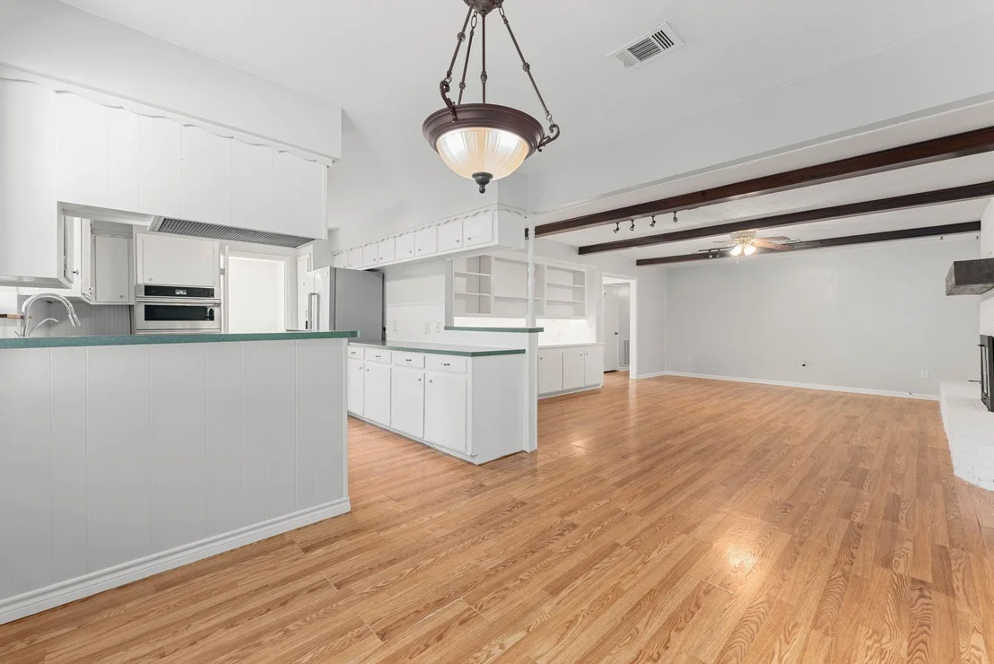 Photo of 26215 Oakhurst Drive