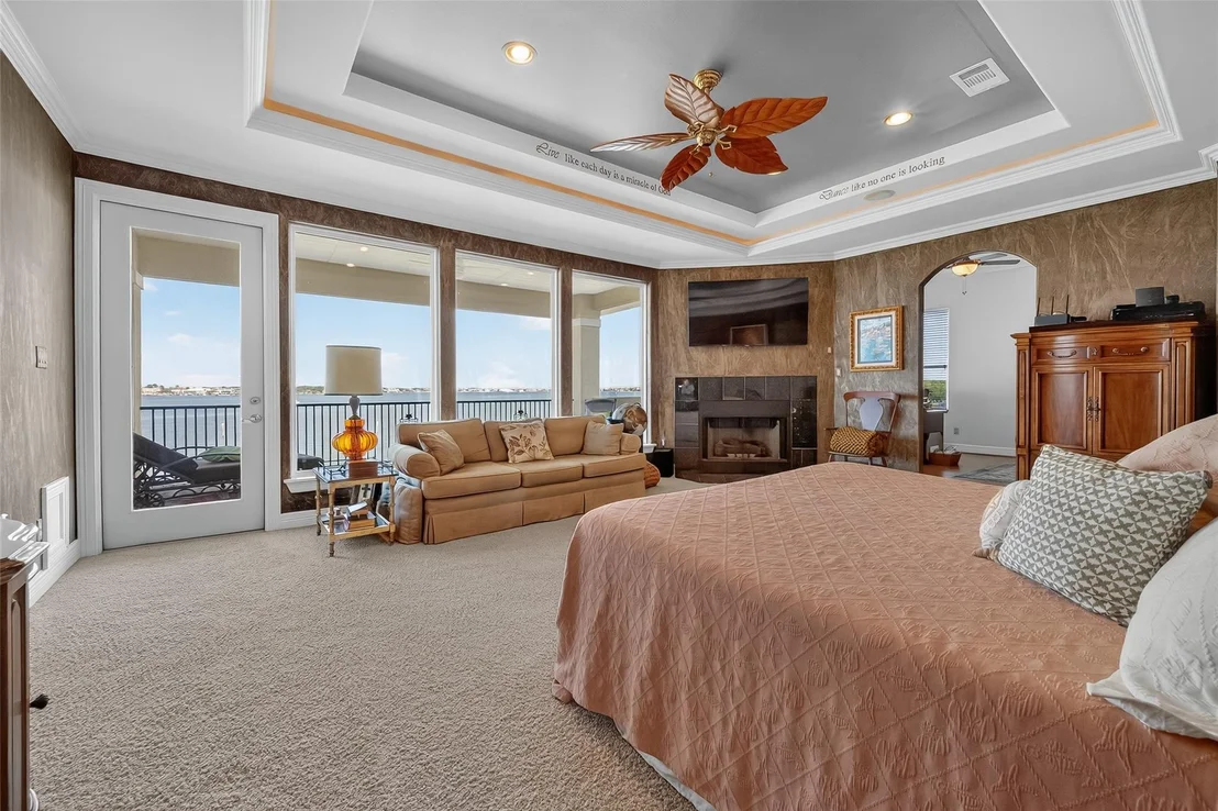 Photo of 2242 Marina Way