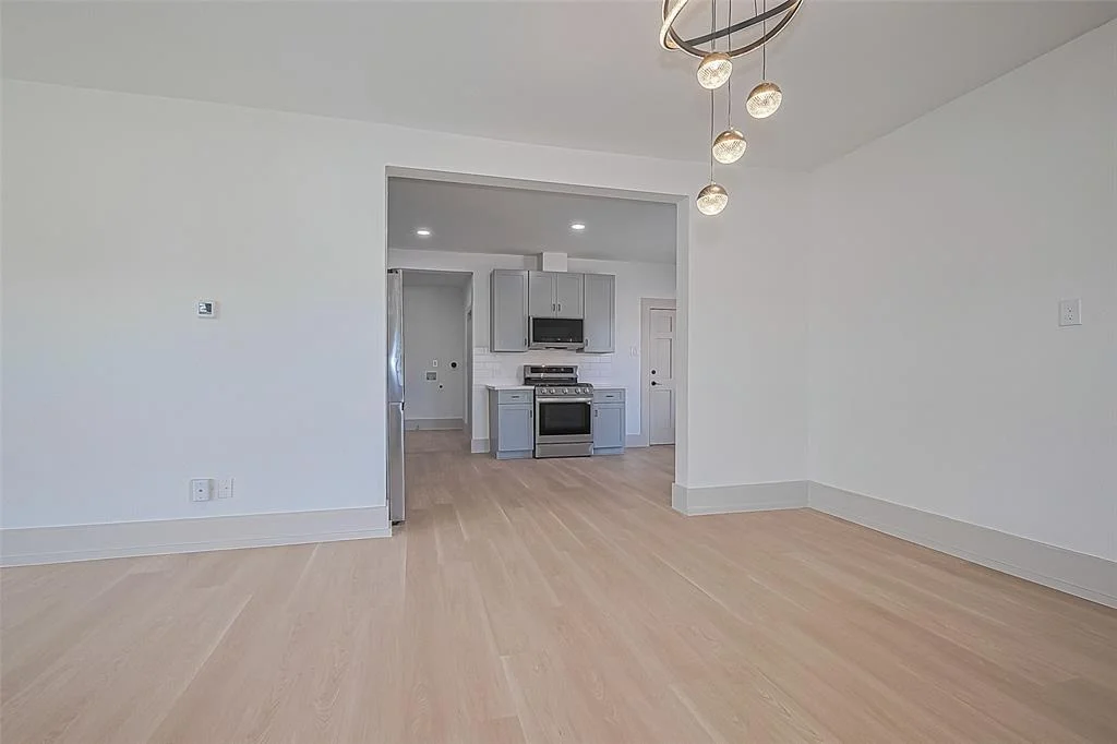 Photo of 8314 Tavenor Lane