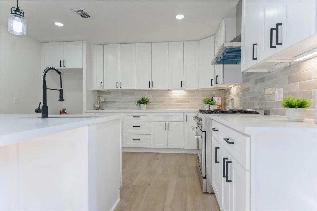 Photo of 11618 Lakeside Place Drive